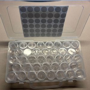 Doosje met 38 potjes